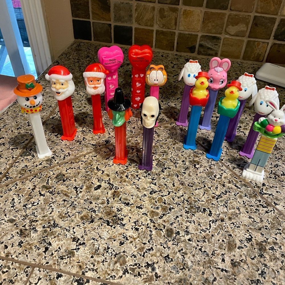 Pez Holiday Collection - Picture 2 of 12
